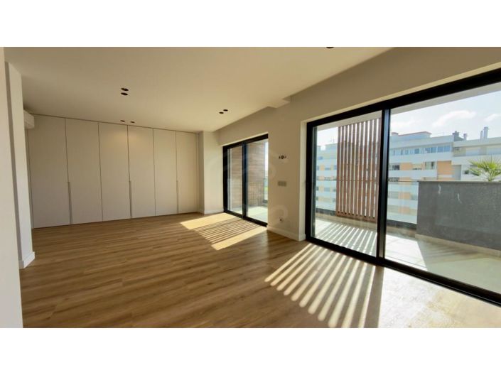 Image No.10-5 Bed Apartment for sale