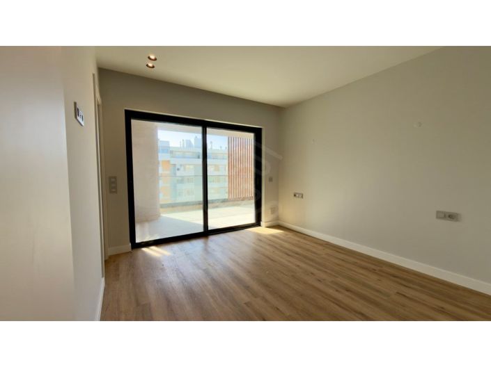 Image No.12-5 Bed Apartment for sale