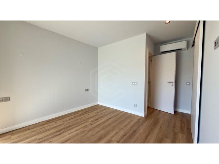 Image No.13-5 Bed Apartment for sale