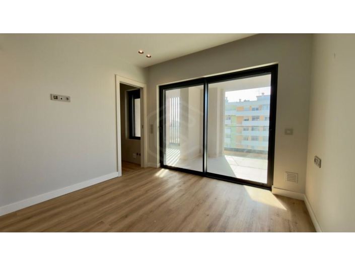 Image No.15-5 Bed Apartment for sale