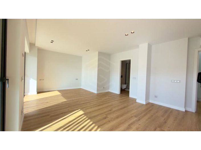 Image No.16-5 Bed Apartment for sale