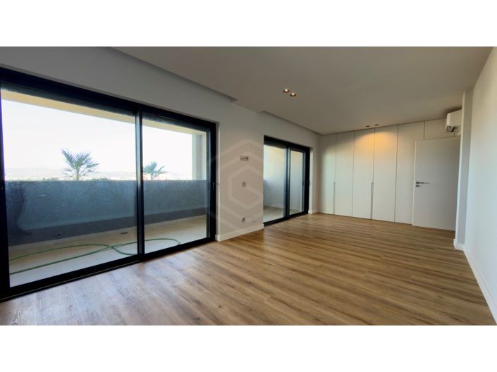 Image No.21-5 Bed Apartment for sale