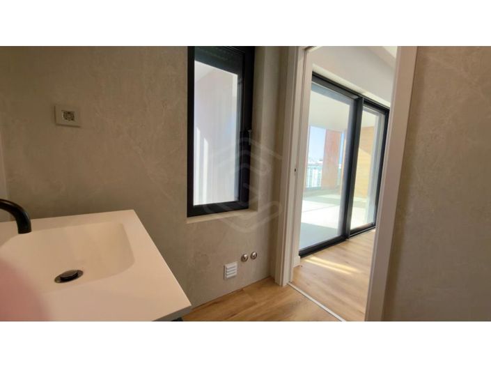 Image No.23-5 Bed Apartment for sale