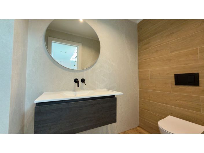 Image No.24-5 Bed Apartment for sale