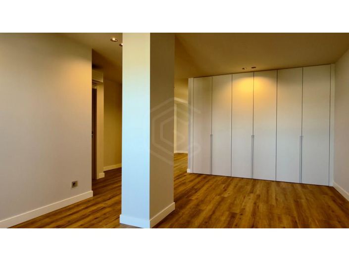 Image No.26-5 Bed Apartment for sale