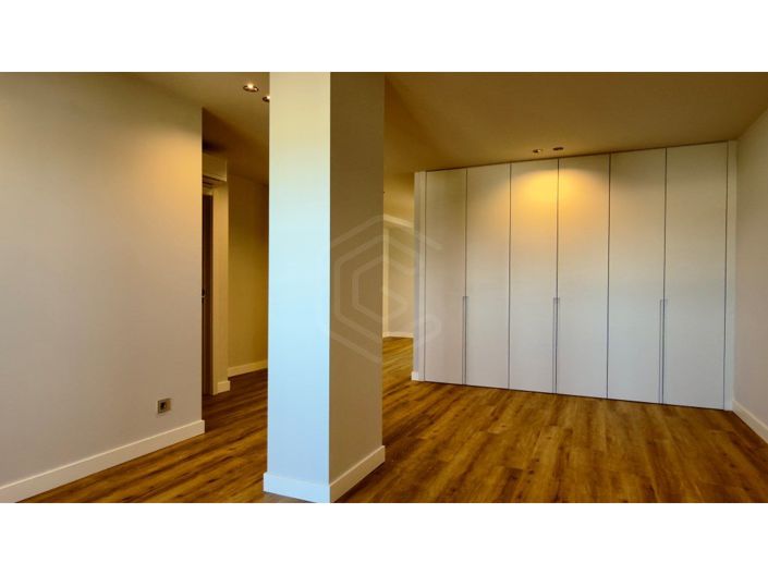 Image No.26-5 Bed Apartment for sale