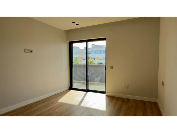 Image No.30-5 Bed Apartment for sale