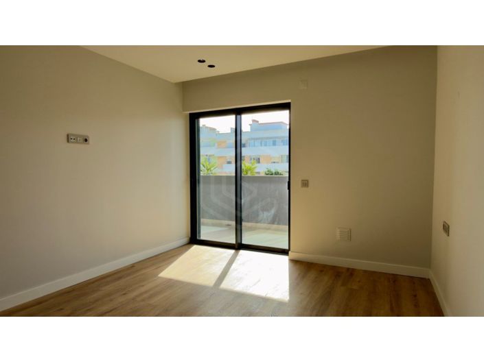 Image No.30-5 Bed Apartment for sale