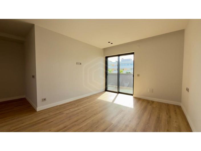 Image No.31-5 Bed Apartment for sale