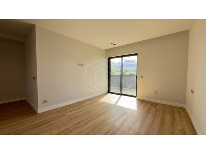 Image No.31-5 Bed Apartment for sale