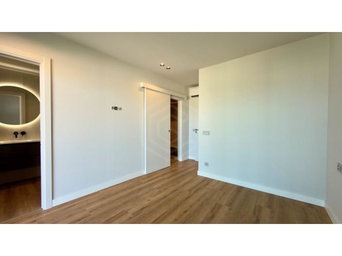 Image No.32-5 Bed Apartment for sale