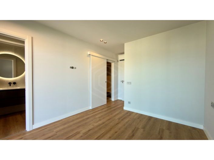 Image No.32-5 Bed Apartment for sale