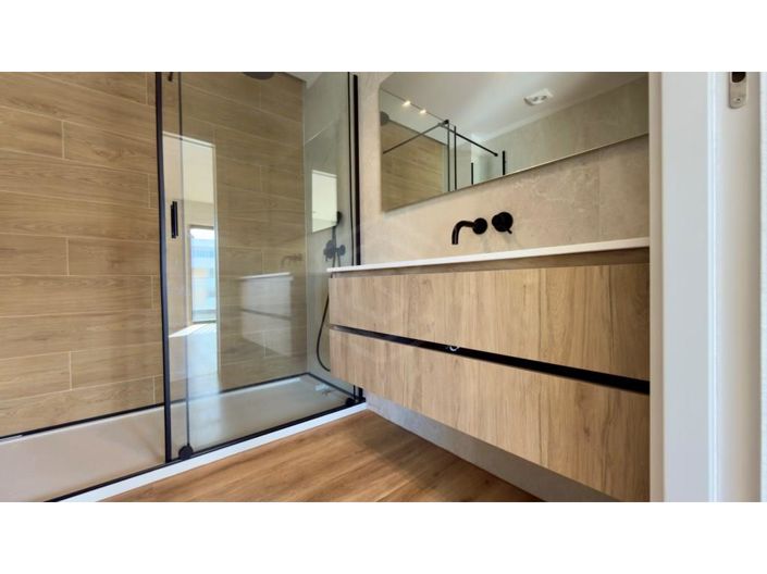 Image No.33-5 Bed Apartment for sale