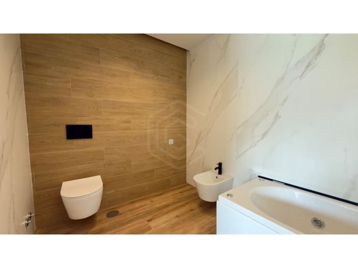 Image No.39-5 Bed Apartment for sale