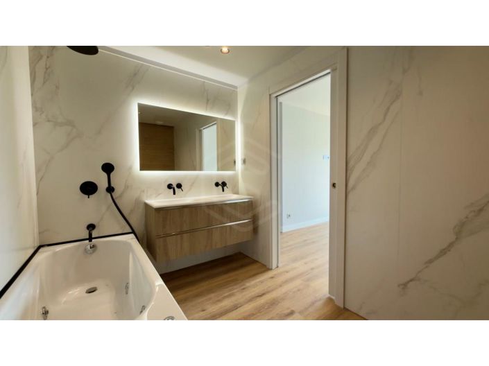 Image No.40-5 Bed Apartment for sale