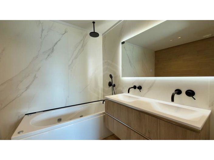 Image No.41-5 Bed Apartment for sale