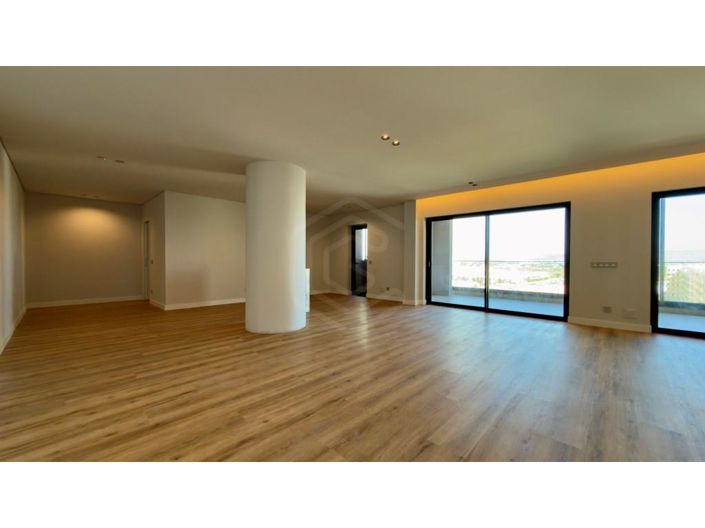 Image No.5-5 Bed Apartment for sale