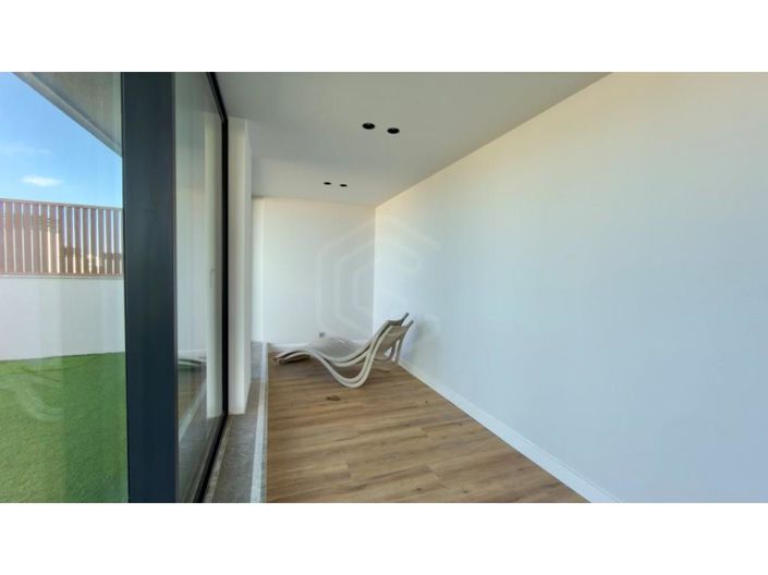 Image No.55-5 Bed Apartment for sale