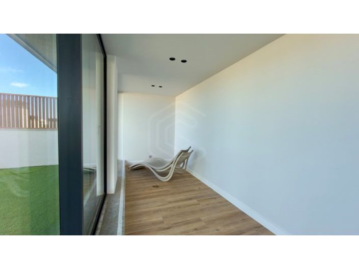 Image No.55-5 Bed Apartment for sale