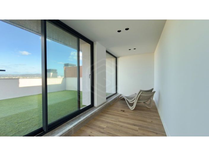 Image No.56-5 Bed Apartment for sale