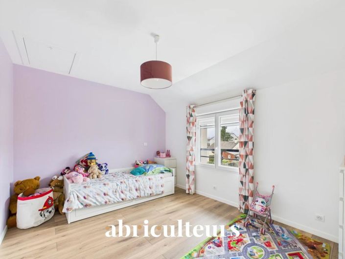 Image No.16-4 Bed House for sale