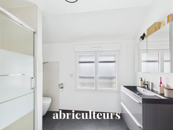 Image No.20-4 Bed House for sale