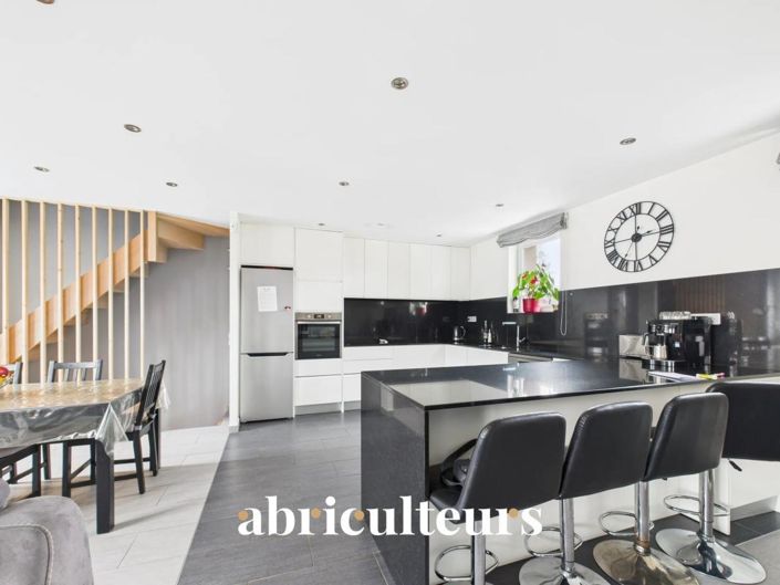 Image No.8-4 Bed House for sale