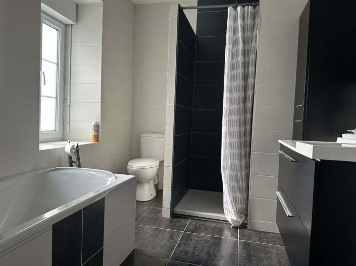 Image No.10-3 Bed House for sale