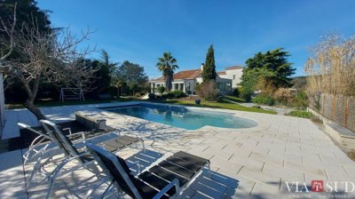 1 - Caux, Propriété