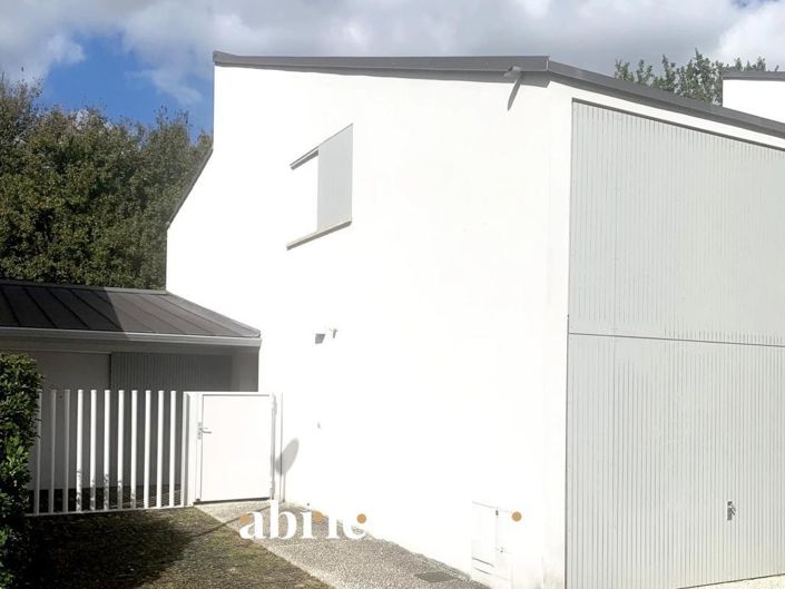 Image No.8-2 Bed House for sale