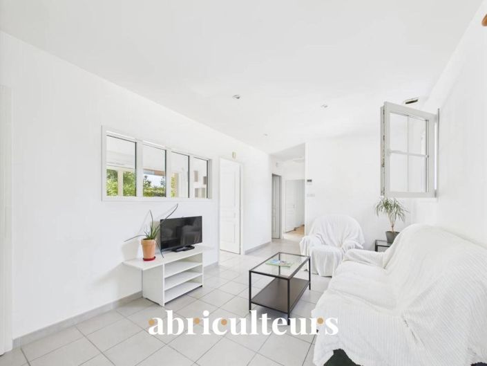 Image No.6-2 Bed House for sale