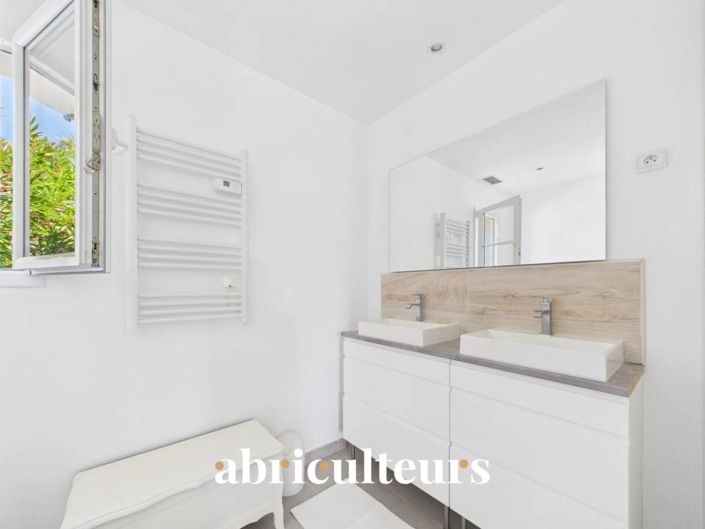 Image No.8-2 Bed House for sale