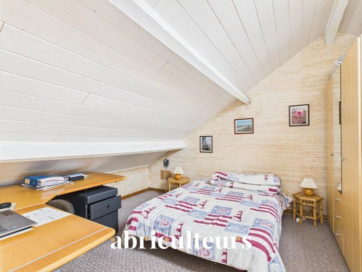 Image No.8-5 Bed House for sale