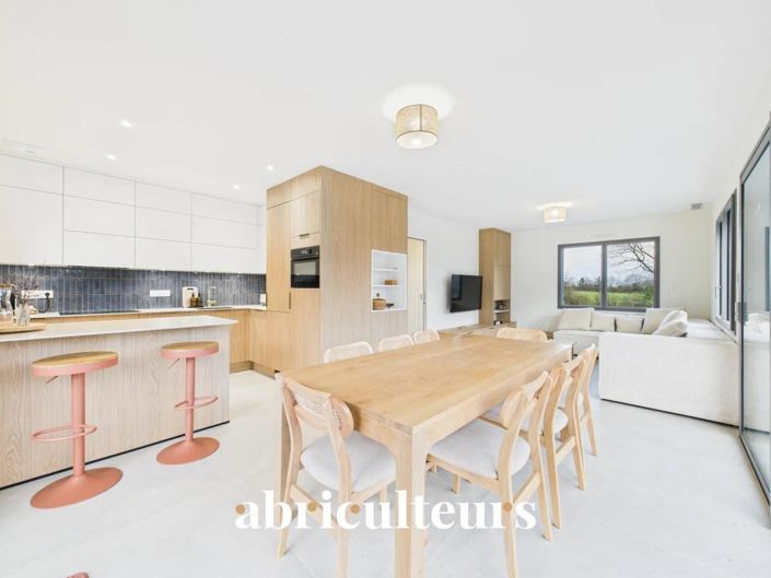 Image No.5-5 Bed House for sale