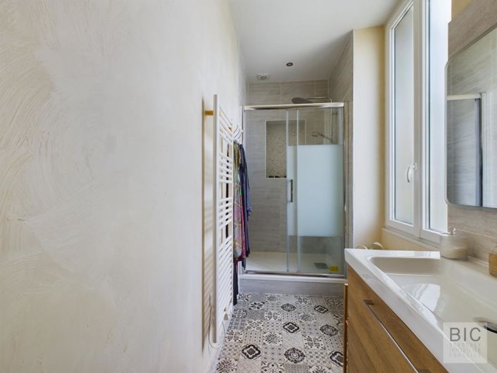 Image No.16-6 Bed House for sale