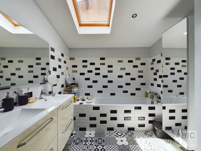 Image No.17-6 Bed House for sale