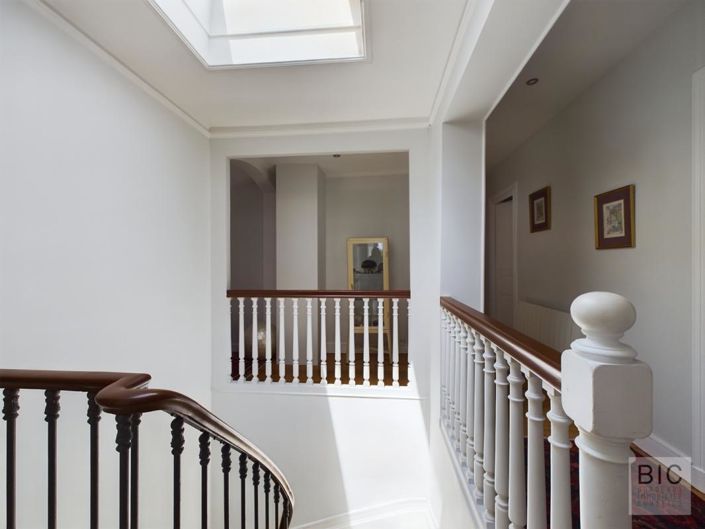 Image No.19-6 Bed House for sale