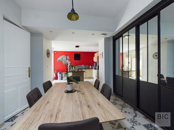 Image No.8-6 Bed House for sale