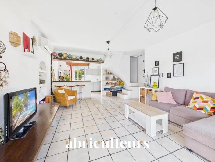 Image No.18-5 Bed House for sale