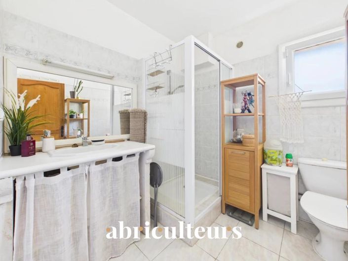 Image No.20-5 Bed House for sale