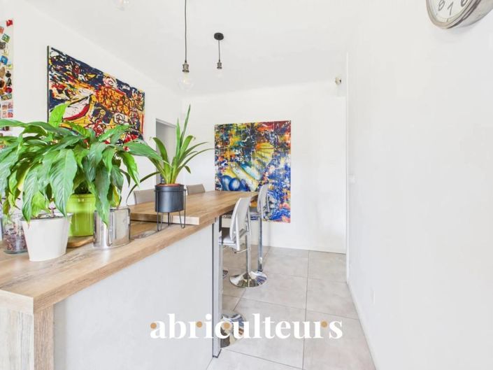 Image No.9-5 Bed House for sale