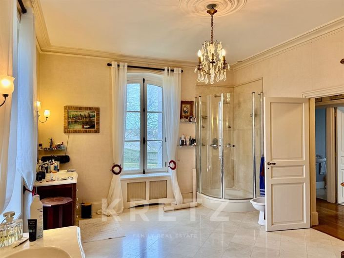 Image No.10-5 Bed Property for sale