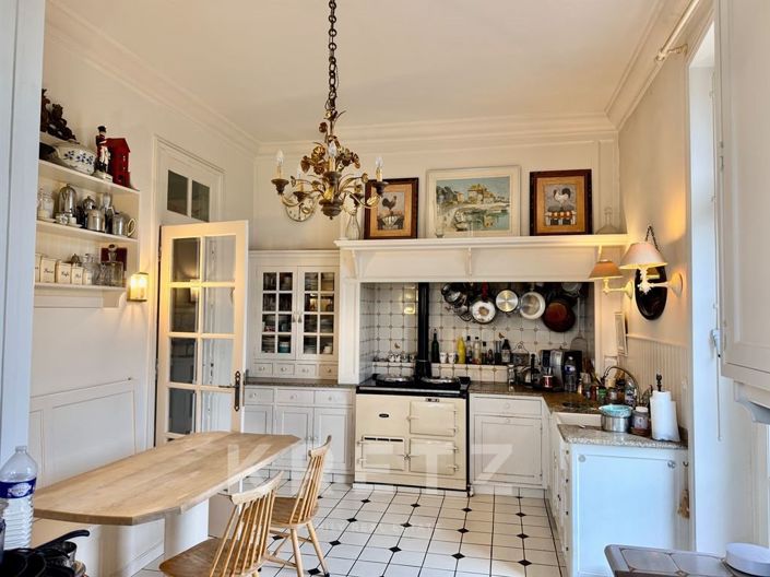 Image No.9-5 Bed Property for sale