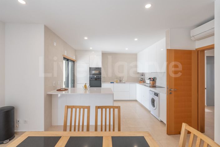 Image No.15-4 Bed House for sale