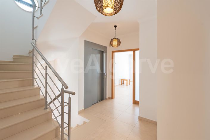 Image No.21-4 Bed House for sale