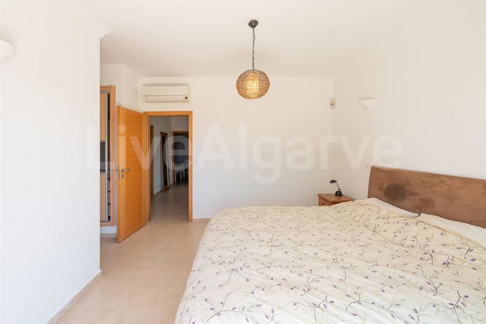 Image No.26-4 Bed House for sale