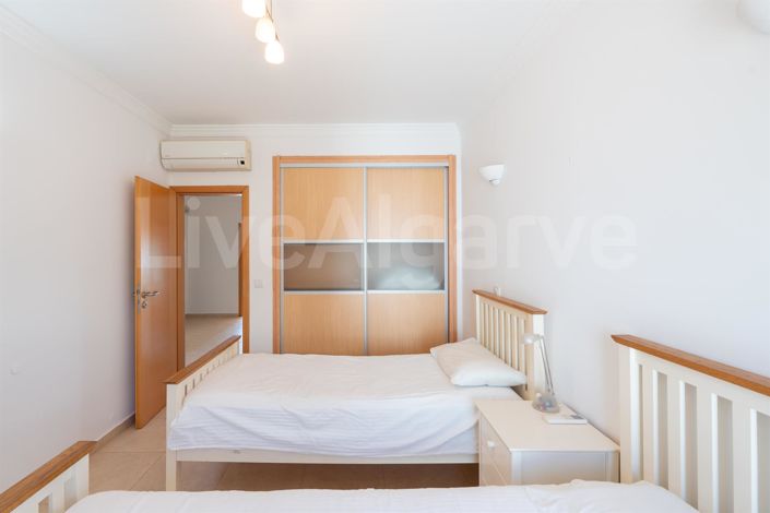 Image No.37-4 Bed House for sale