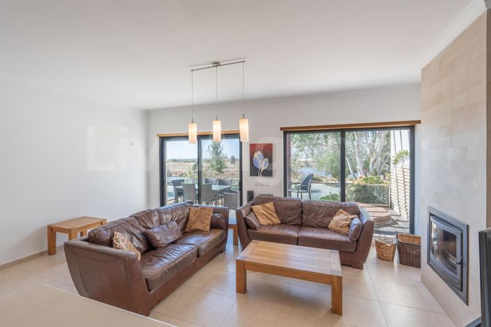 Image No.6-4 Bed House for sale