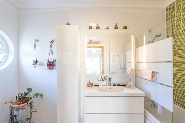 Image No.18-3 Bed House for sale