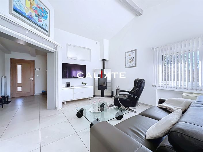 Image No.7-2 Bed House for sale